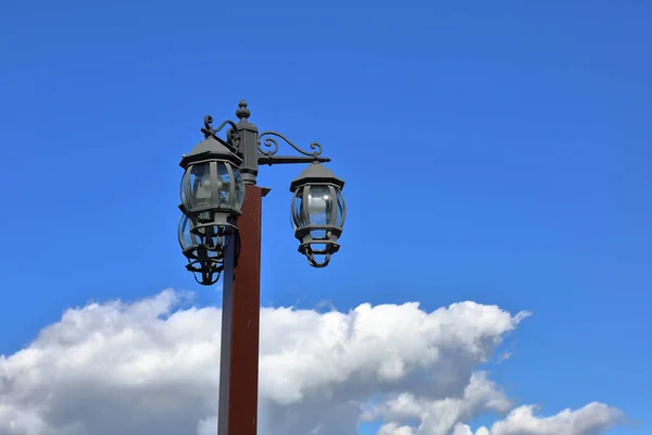 Vintage lâmpada de rua de ferro preto — Fotografia de Stock