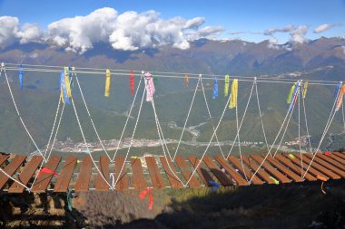 Sonbaharın başlarında resim gibi dağ sıraları