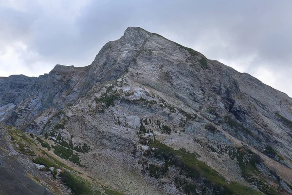Malerische Bergkette im Frühherbst — Stockfoto