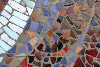 Parlak fayans mozaiğinden duvar