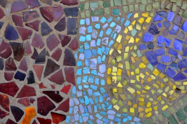 Parlak fayans mozaiğinden duvar