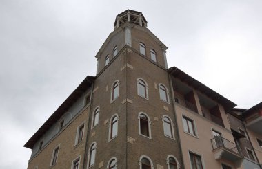 Krasnaya Polyana tatil beldesinin yerel mimarisi, Sochi, Rusya