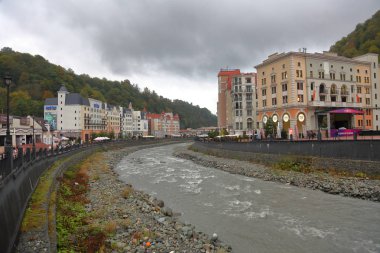 Krasnaya Polyana tatil beldesinin yerel mimarisi, Sochi, Rusya