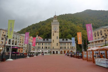 Krasnaya Polyana tatil beldesinin yerel mimarisi, Sochi, Rusya