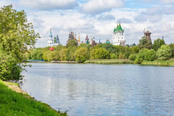 Moskova, Rusya - 16 Ağustos 2020: İzmailovo 'daki Kremlin binaları kompleksi. Benzersiz modern kültür ve eğlence merkezi