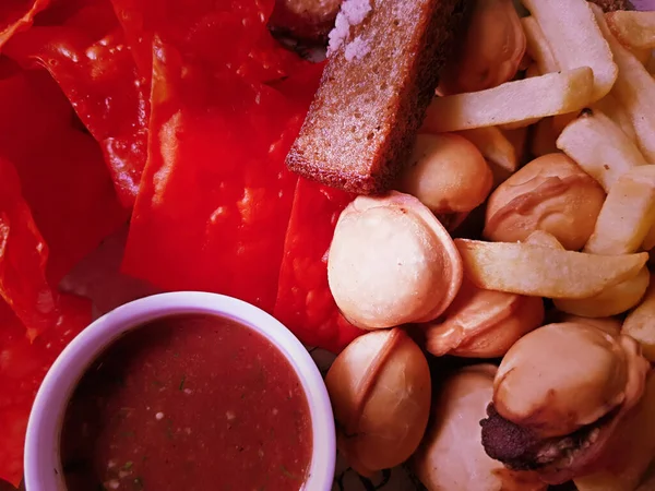 Conjunto Deliciosos Lanches Carne Vegetais Salgados Para Acompanhar Cerveja Bar — Fotografia de Stock