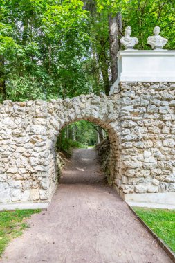 Krasnogorsk, Rusya - 23 Ağustos 2020: Tarihi müze-Arkhangelskoye mimari topluluğunun bir parçası. 18. yüzyıl mimarisi ve park peyzajının güzel bir örneği.