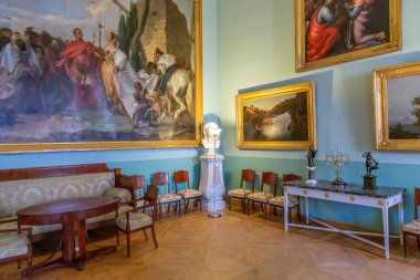 Krasnogorsk, Rusya - 23 Ağustos 2020: Tarihi Arkhangelskoye müzesinin mimari topluluğu