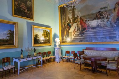 Krasnogorsk, Rusya - 23 Ağustos 2020: Tarihi Arkhangelskoye müzesinin mimari topluluğu