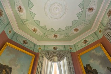 Krasnogorsk, Rusya - 23 Ağustos 2020: Tarihi Arkhangelskoye müzesinin mimari topluluğu