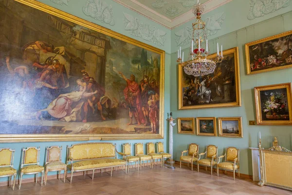 Krasnogorsk, Rusya - 23 Ağustos 2020: Tarihi Arkhangelskoye müzesinin mimari topluluğu