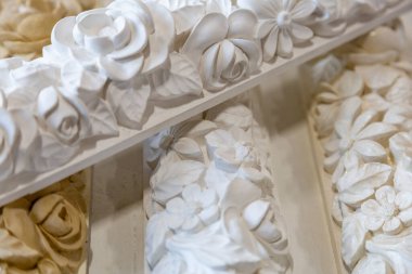 Moskova, Rusya - 07 Eylül 2020: Dikart alçıtaşı döküm fabrikasının ürünleri