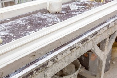 Moskova, Rusya - 07 Eylül 2020: Dikart alçıtaşı döküm fabrikasının endüstriyel atölyesinde