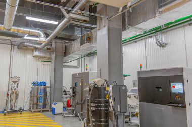 Moskova, Rusya - 9 Eylül 2020: Programlanabilir 3D baskı için özel profesyonel ekipman. SIU Sistem Fabrikasının Endüstriyel Atölyesi