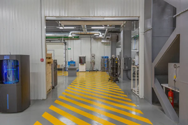 Moskova, Rusya - 9 Eylül 2020: Programlanabilir 3D baskı için özel profesyonel ekipman. SIU Sistem Fabrikasının Endüstriyel Atölyesi