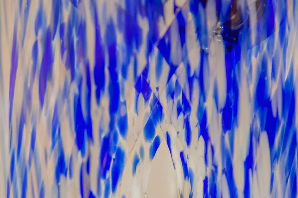 Plastikten yapılmış, organik camlı kaotik bir desenin ses metrik soyut yüzeyi