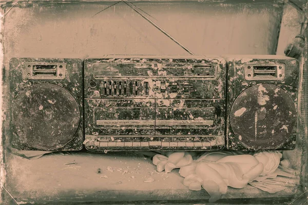 Klasický Dvoukazetový Stereofonní Magnetofon Bahně Skvrny Bílé Barvy — Stock fotografie