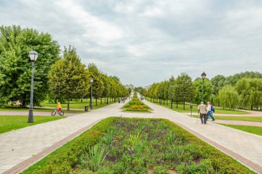 Moskova, Rusya - 5 Eylül 2020: Tsaritsyno şehir parkı dinlenme, spor ve iyileşme için
