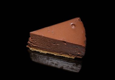 Kremalı çikolatalı tatlı.