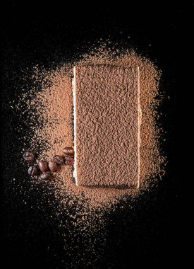 Kremalı çikolatalı tatlı.