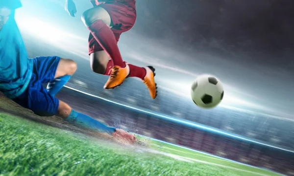Kick topu Stadı'nda futbol oyuncu eylem.