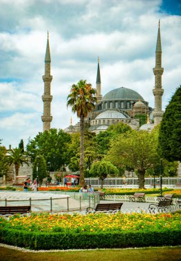 Sultanahmet Meydanı 'ndaki Mavi Cami..