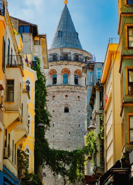 Galata Kulesi, İstanbul 'un Karaköy bölgesinde bulunan bir ortaçağ taş kulesidir. İstanbul manzaralı ünlü bir yer..