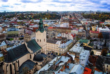 Belediye binasından şehir manzarası. Lviv, Ukrayna
