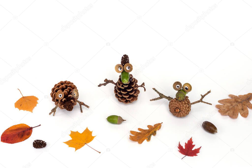easy natural material craft for kids, handmade article made of pine cone and autumn leaves. Thanksgiving Day decoration.