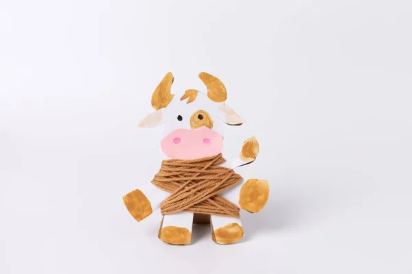 Vache artisanale en carton, — Photo