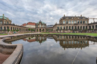 Dresden - Zwinger Sarayı Binalarına Bakış, Çeşme havuzuna, Saksonya 'ya, Almanya' ya, Dresden, 01.10.2018