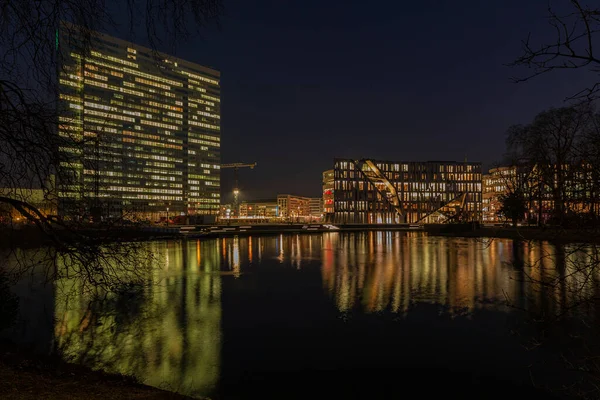 Duesseldorf Vista Dreischeibenhaus Koe Bogen Noche Renania Del Norte Westfalia —  Fotos de Stock