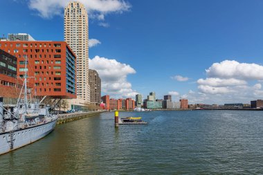 Rotterdam - Rijnhaven, Güney Hollanda, Hollanda, Rotterdam, 16.04.2018 Skyline 'a doğru bakın