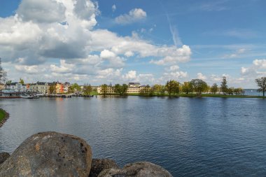 Schwerin - Schwerin Kalesi 'nden Boat Pier' e, sözde Beyaz Filo 'nun Schwerin Gölü, Mecklenburg-Vorpommern, Almanya, Schwerin, 27.04.2018 etrafında tekne turlarına başladığı yer.