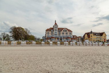 Kuehlungsborn - Baltık Denizi Sahili Sahili manzaralı Gezinti Alanı, Mecklenburg-Vorpommern, Almanya, Kuehlungsborn, 27.04.2018