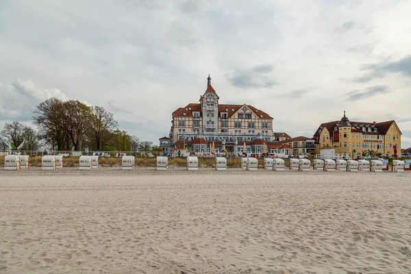 Kuehlungsborn - Baltık Denizi Sahili Sahili manzaralı Gezinti Alanı, Mecklenburg-Vorpommern, Almanya, Kuehlungsborn, 27.04.2018
