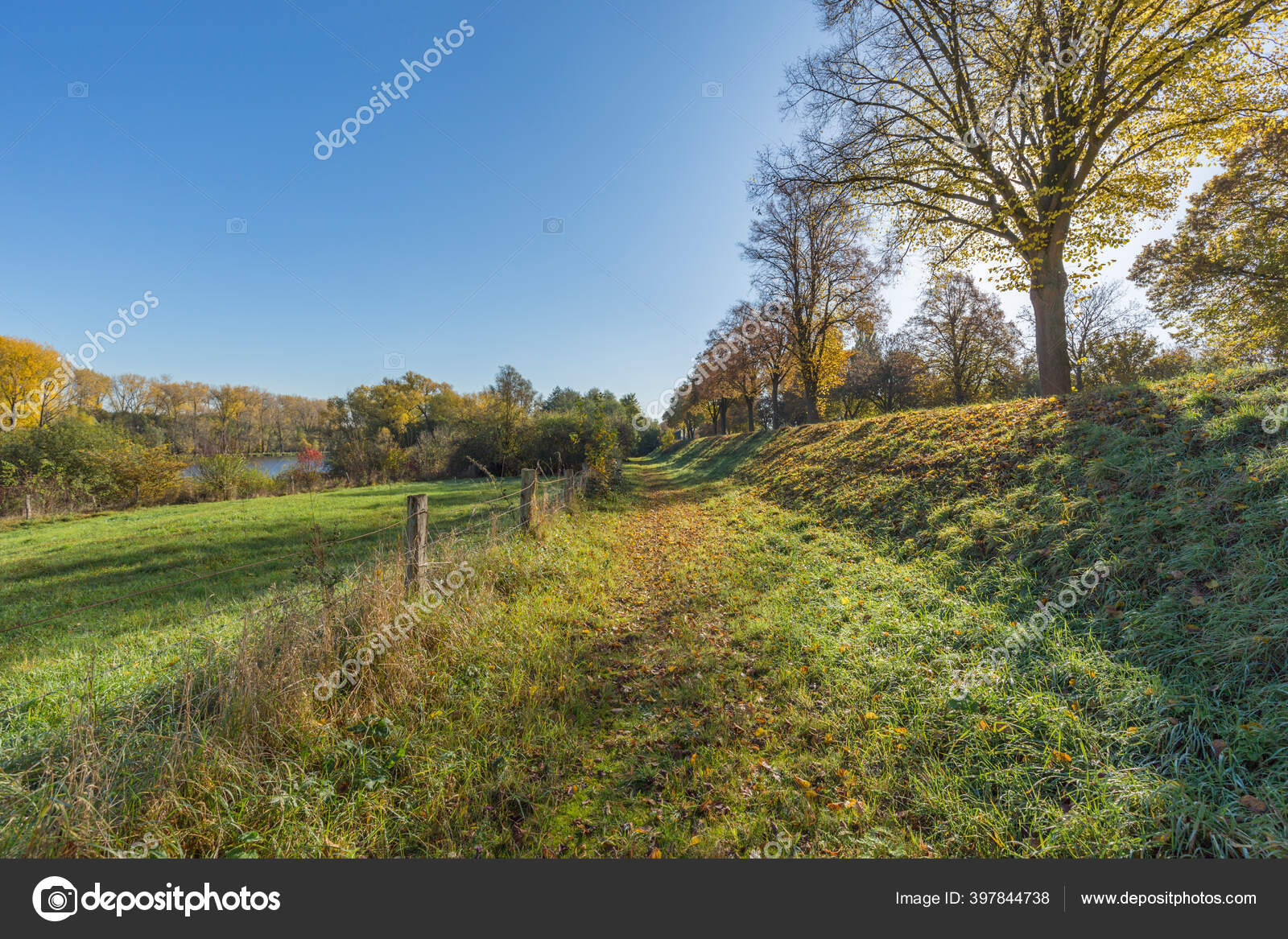 Pendakian Dengan Pemandangan Sungai Rhine Xanten Jerman Stok Foto C Manfred H 397844738