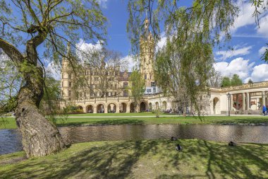 Schwerin - Schwerin Kalesinin arka tarafına bakın Schwerin Gölü, Mecklenburg-Vorpommern, Almanya, Schwerin, 27.04.2018