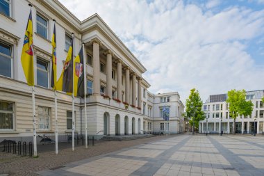Krefeld Belediye Binası - Merkez Girişe Doğru Bakış, Almanya, Krefeld 26.08.2017