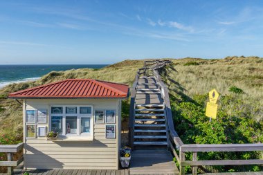 Wenningstedt - Sahile giriş ücretini ödemeniz gereken Kumsala Erişim Noktasına Bakış, Almanya, Schleswig-Holstein, Wenningstedt, 10.06.2015