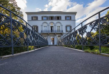Krefeld - 1925 'ten beri Sollbrueggen Hanedanı' nın eski bir şövalye koltuğu olan Sollbrueggen Cephesi Krefeld, Kuzey Ren Vestfalya, Almanya, 10.09.2020 'ye aittir.