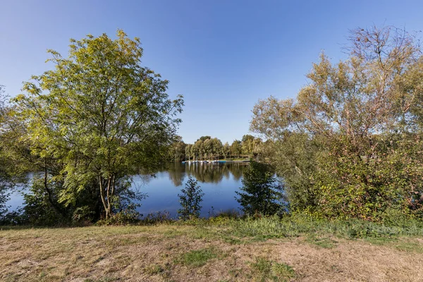 Krefeld Elfrath Pemandangan Perahu Layar Yang Dipantulkan Danau Jerman — Stok Foto