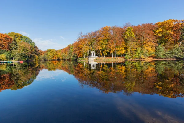 Krefeld Blick Den Stadtpark Bei Herbststimmung Und Ruhigem Wasser Deutschland — Stockfoto