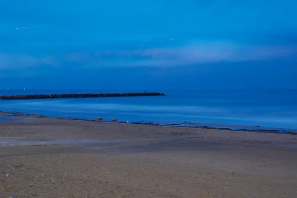 Breakwater Sulla Spiaggia Tramonto Lunga Esposizione Effetto Pittorico — Foto Stock