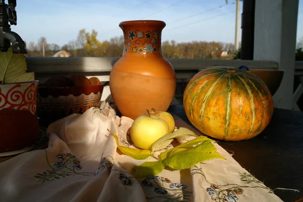 Citrouille Orange Pot Céramique Peint Sur Rebord Fenêtre Blanc Mise — Photo