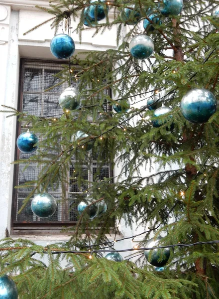 Christmas Decorations Turquoise Balls Street Spruce Selective Focus High Quality — Stock Photo, Image