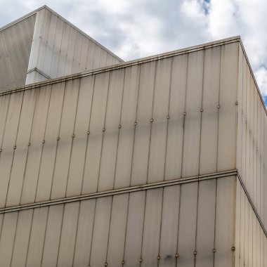 Madrid, İspanya - 3 Eylül 2017: 2009-2014 Madrid Madrid Kent Konseyi tarafından düzenlenen ödüllü projeye göre Enrique Sobejano ve Fuensanta Nieto mimarlar tarafından inşa edilen mimari detay Barcelo Pazar (Mercado de Barcelo),