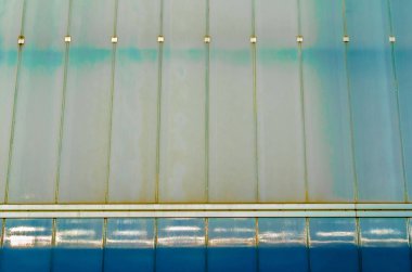 Madrid, İspanya - 3 Eylül 2017: Barcelo pazarının mimari bir ayrıntı renkli resimde 2009-2014 tarafından Madrid Belediye Meclisi, Enrique Sobejano ve Fuensanta Nieto mimarlar tarafından düzenlenen ödüllü projeye göre Madrid