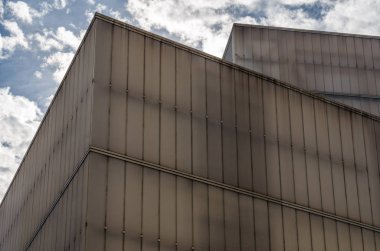 Madrid, İspanya - 3 Eylül 2017: 2009-2014 Madrid Madrid Kent Konseyi tarafından düzenlenen ödüllü projeye göre Enrique Sobejano ve Fuensanta Nieto mimarlar tarafından inşa edilen mimari detay Barcelo Pazar (Mercado de Barcelo),