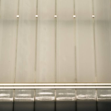 Madrid, İspanya - 3 Eylül 2017: 2009-2014 Madrid Madrid Kent Konseyi tarafından düzenlenen ödüllü projeye göre Enrique Sobejano ve Fuensanta Nieto mimarlar tarafından inşa edilen mimari detay Barcelo Pazar (Mercado de Barcelo),